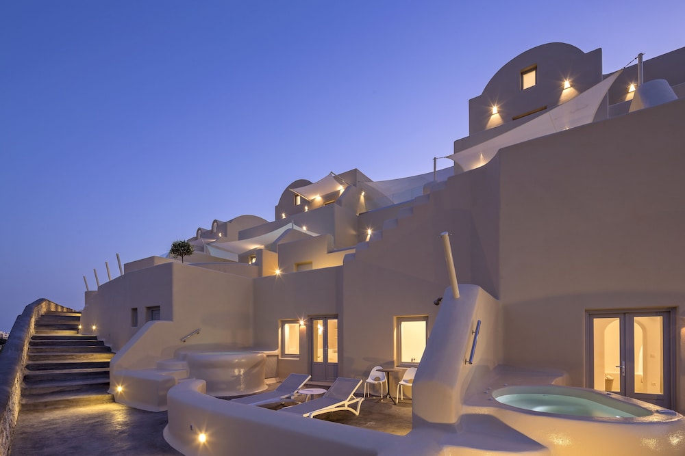 Skyfall Suites 69/79