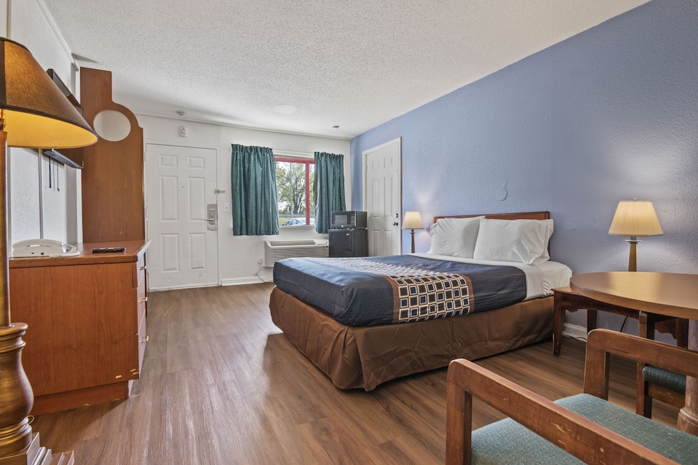 Economy Lodge 12/21