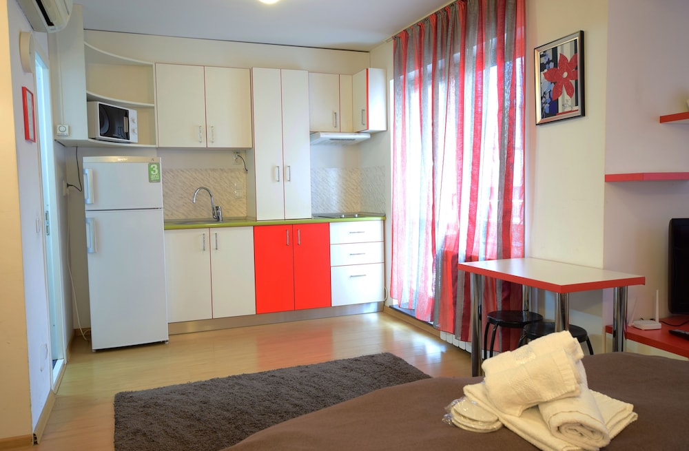 Decebal Residence Apartments 62/80