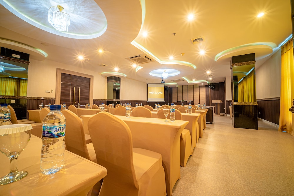M One Hotel 24/52
