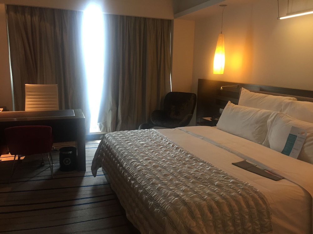 LE MERIDIEN COIMBATORE 14/40