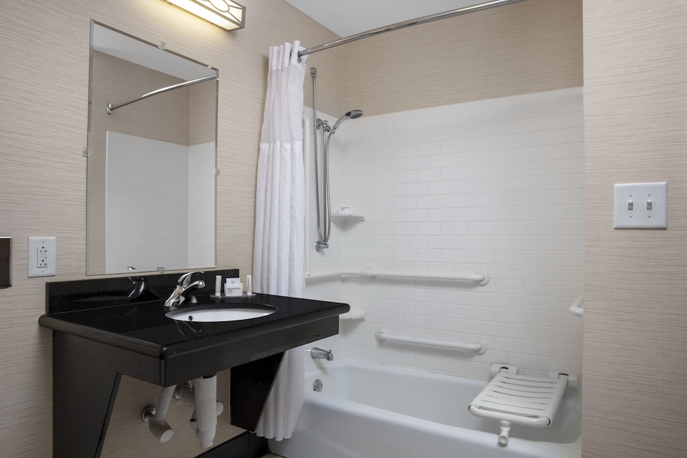 Fairfield Inn & Suites by Marriott Augusta 49/51