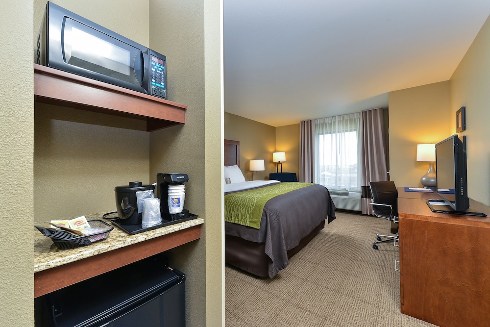 Comfort Inn and Suites Avera Southwest Sioux Falls SD 15/37