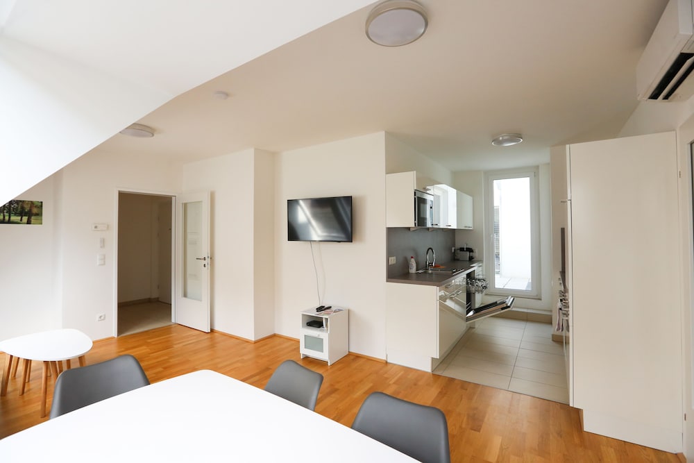 4 Beds and More Vienna Apartments 10/29