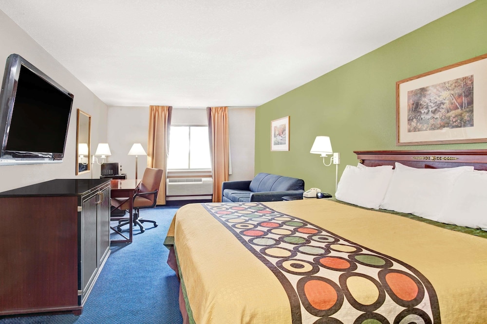 Super 8 by Wyndham West Memphis 8/13