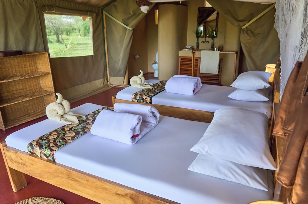 IKOMA TENTED CAMP 16/50