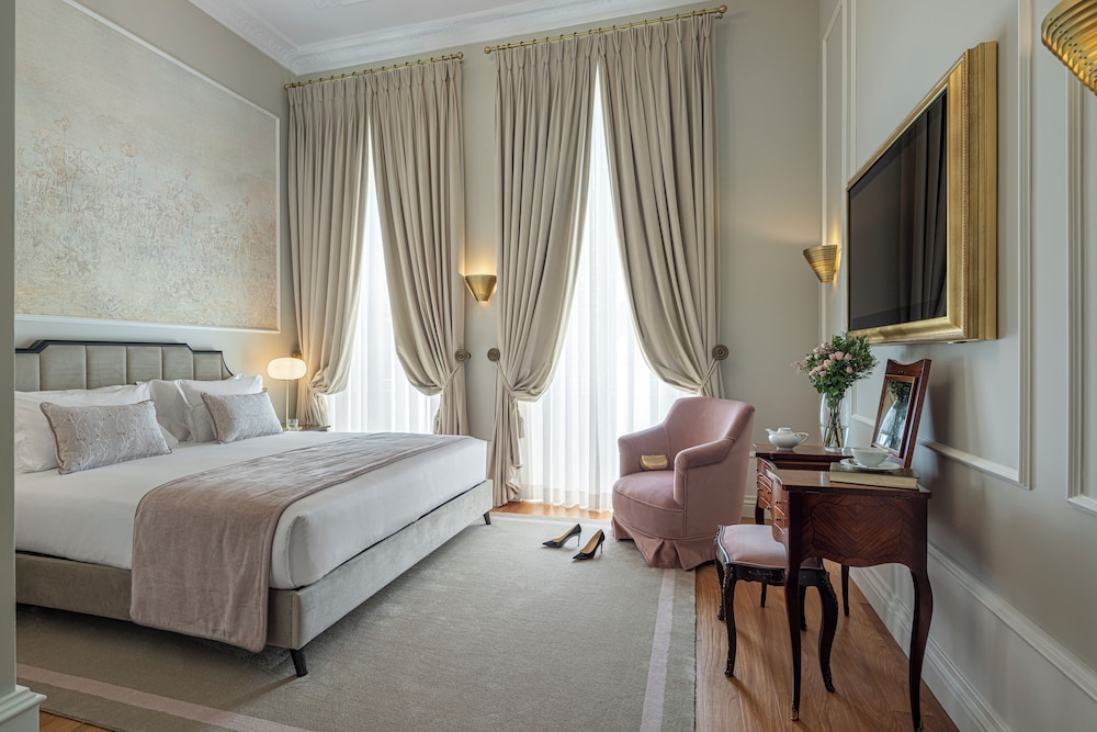 Palace, King Bed