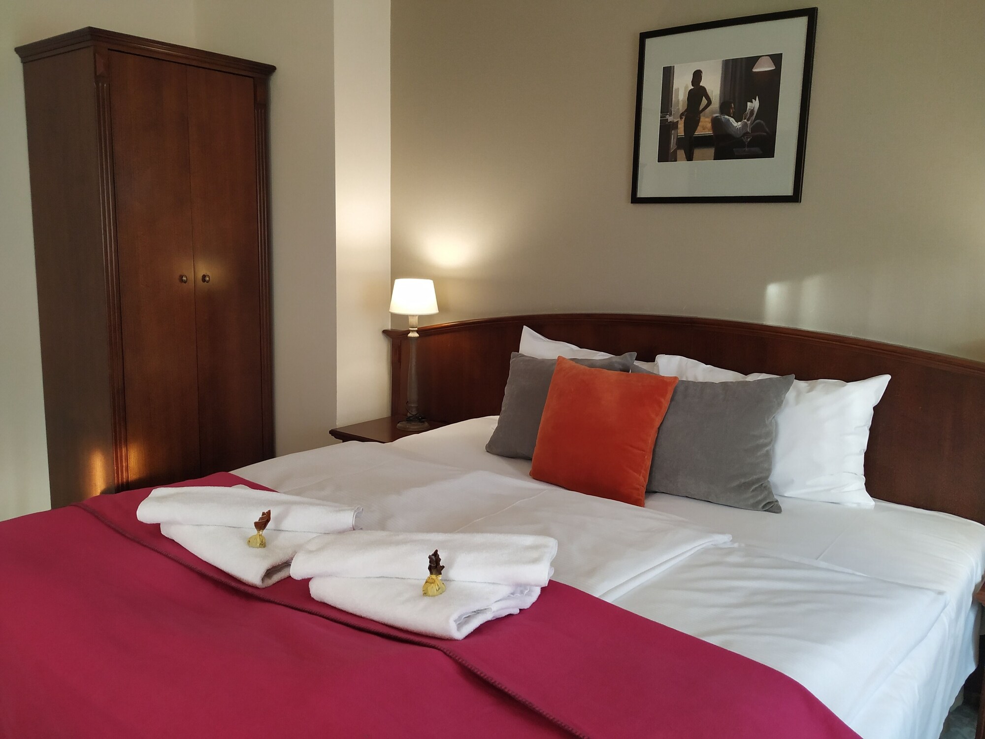DELUXE, DOUBLE BED