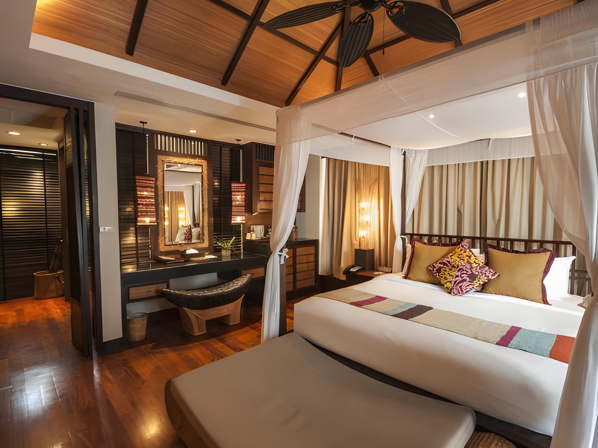 Pool, Villa, King and Twin Beds