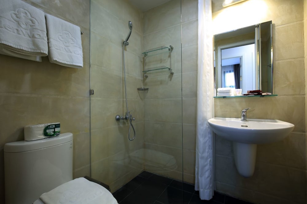 Glenwood Suites 46/49