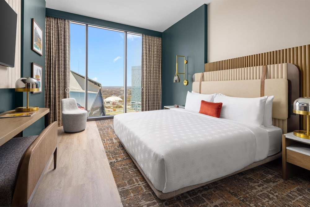 Stadium, Deluxe, King Bed