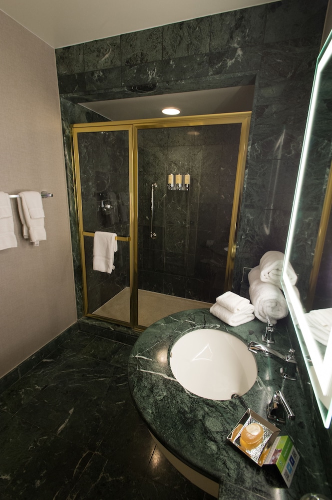 Royal Sonesta Harbor Court Baltimore 12/45