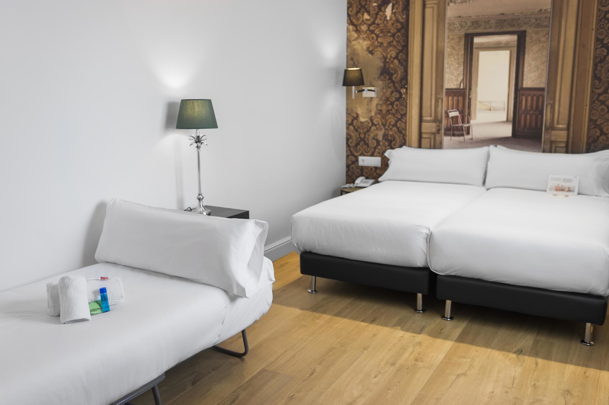 ROOM, TRIPLE