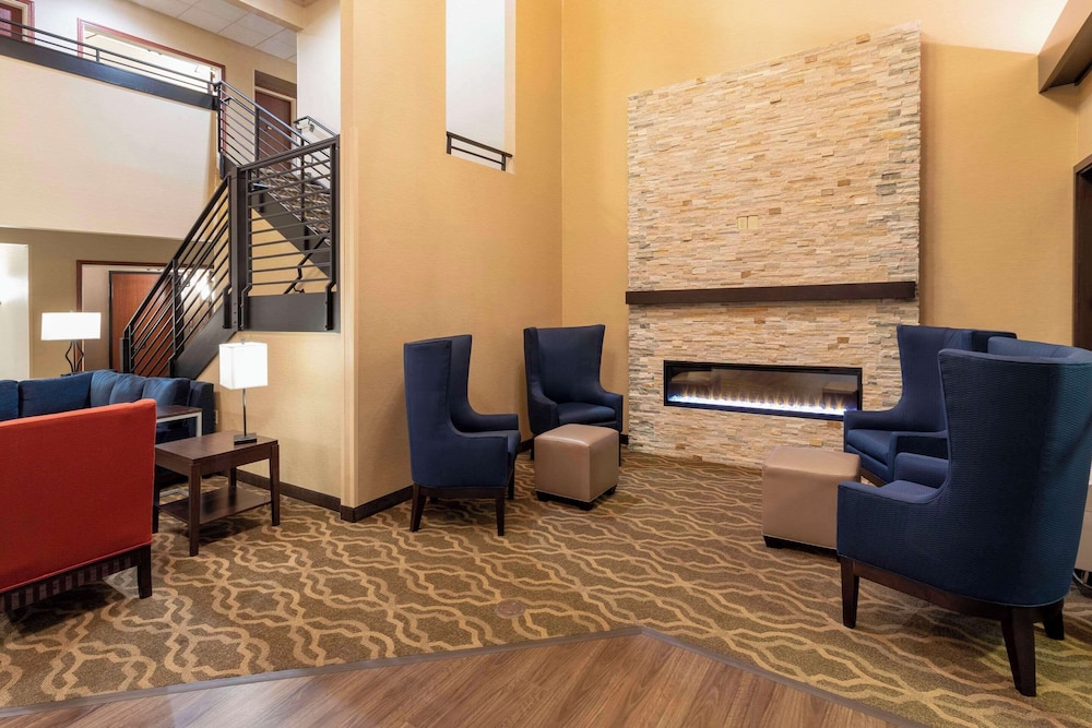 Comfort Suites Ramsey MN 24/31