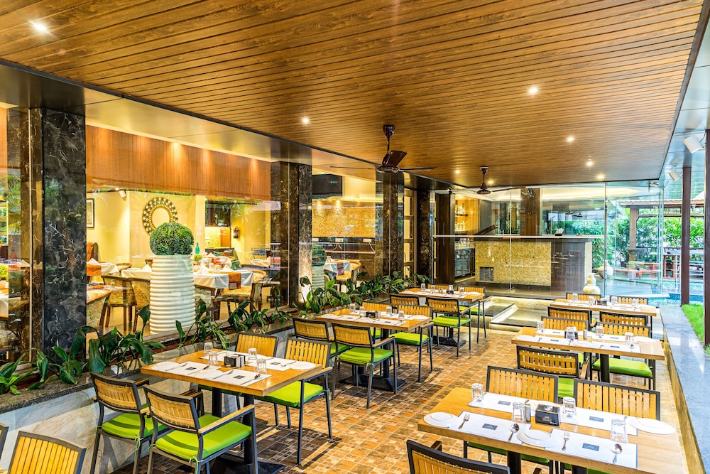 Treebo Grand Emerald Pune 44/50