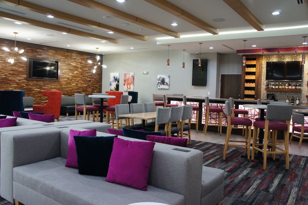 La Quinta Inn & Suites by Wyndham Houston East at Sheldon Rd 43/52