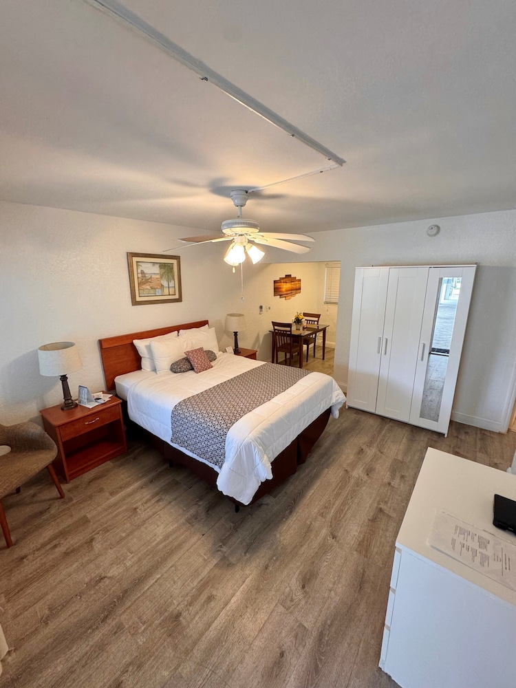 Coral Key Inn 24/71