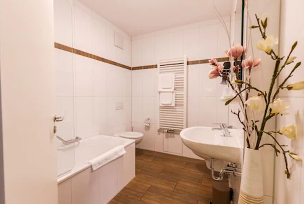 junior suite, multiple beds