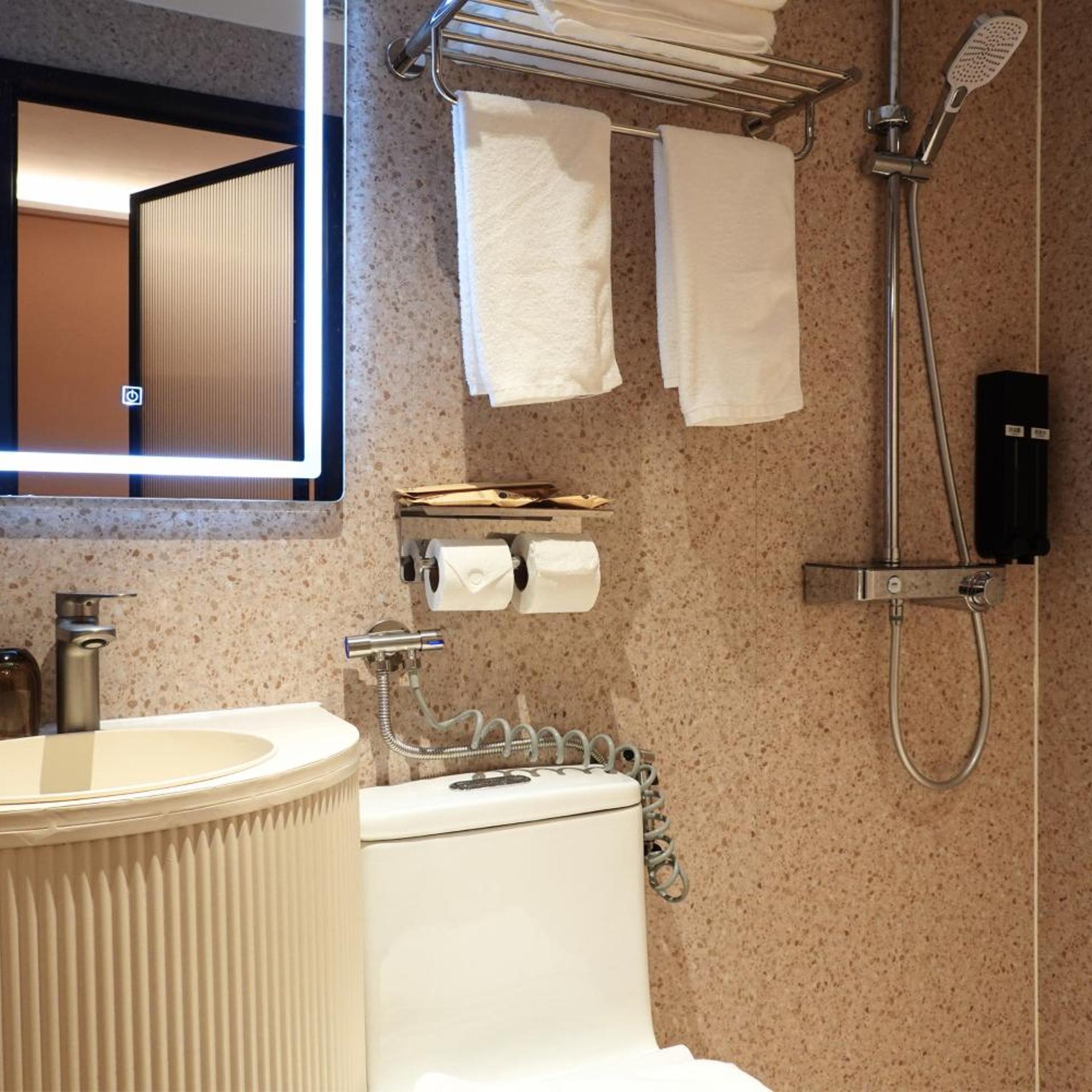 Hotel 165 42/45