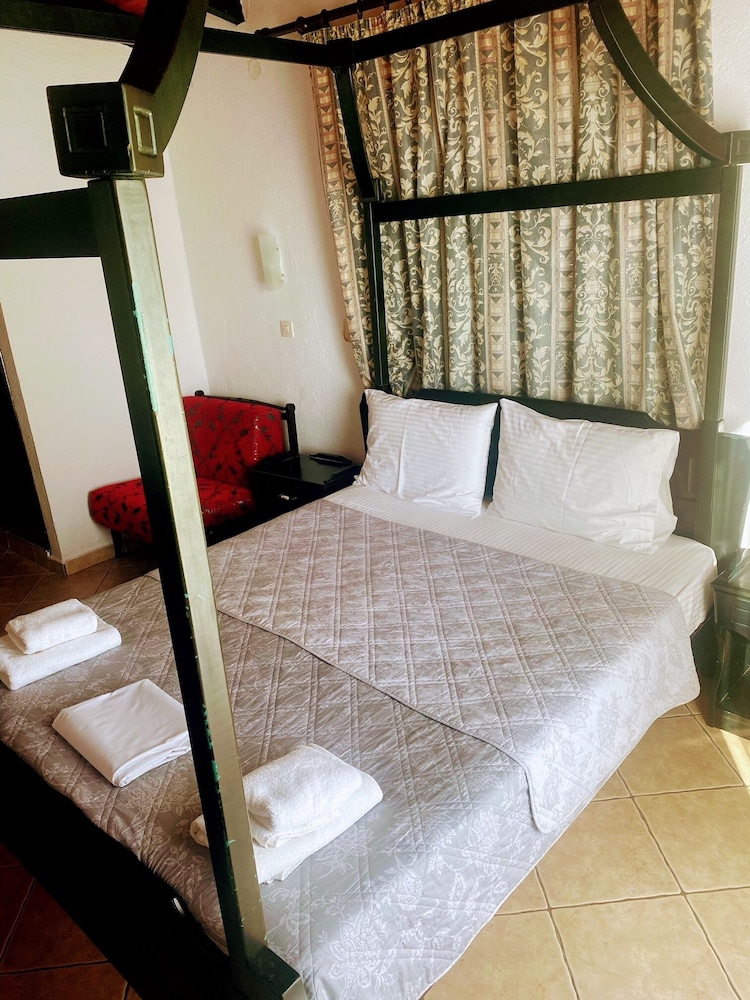 Blue Bay Beach Hotel 11/50