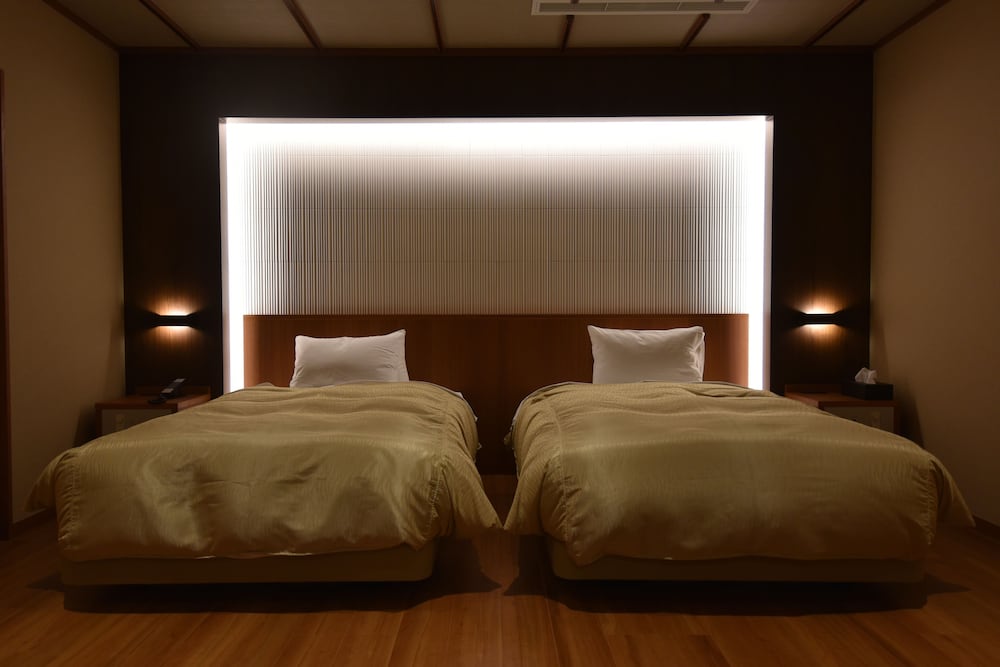 Japanese, Silver, Suite, Twin Beds, 6 Futon Beds, Outdoor Springs View