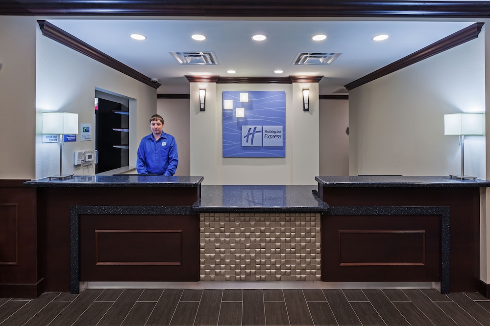 Holiday Inn Express And Suites Glenpool Tulsa South 12/52