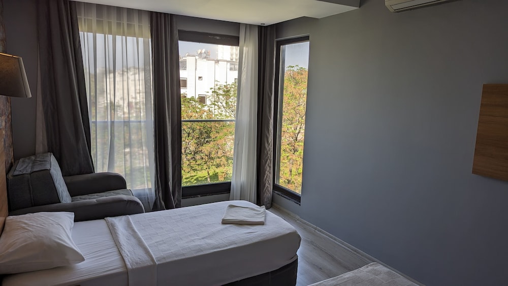 Ramona Hotel 25/45