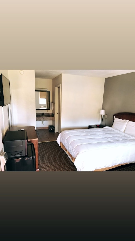 Americas Best Value Inn Princess Anne 13/17