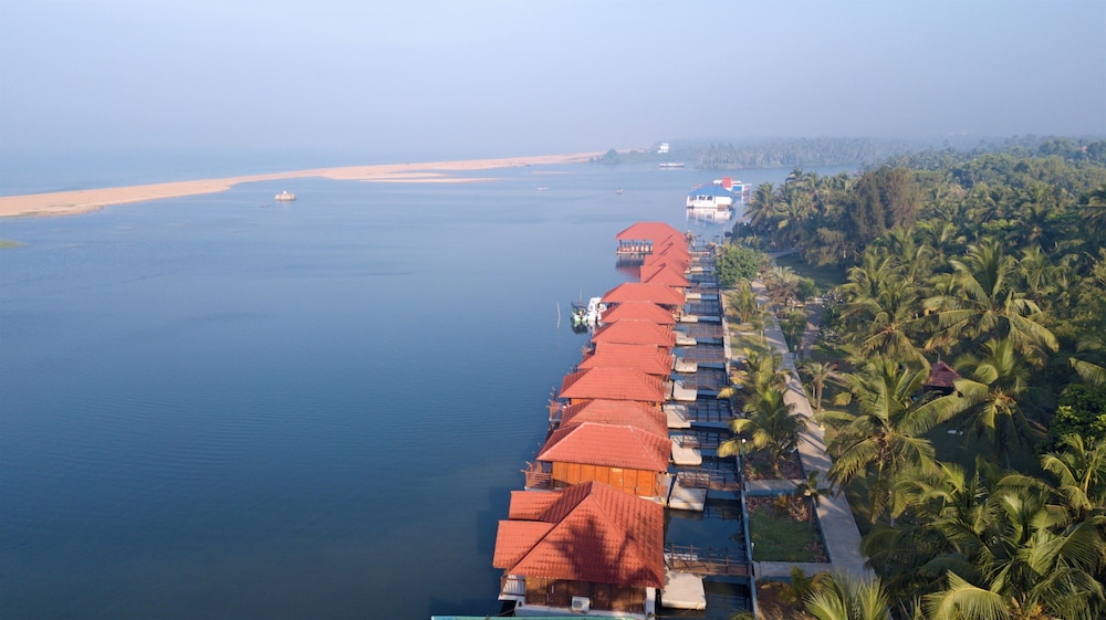Poovar Island Resort 32/46