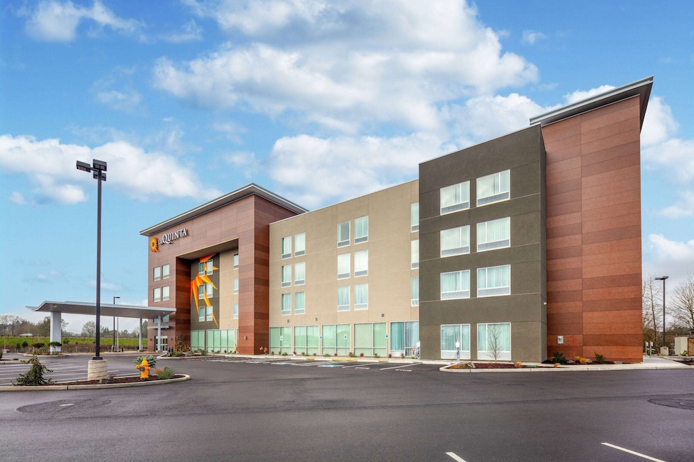La Quinta Inn and Suites by Wyndham Centralia 43/50