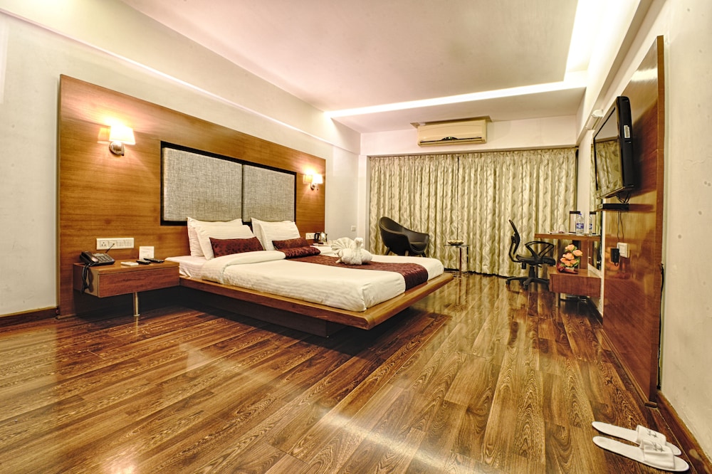 PLATINUM RESIDENCY HOTEL 12/28