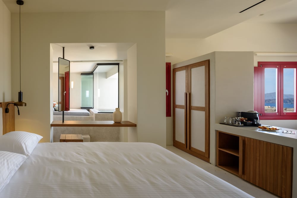Potnia Theron Suites 33/79