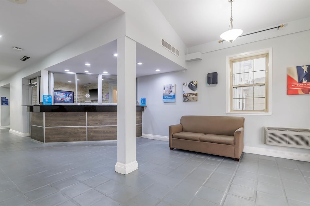 Studio6 Suites Dallas, TX - Downtown 8/27