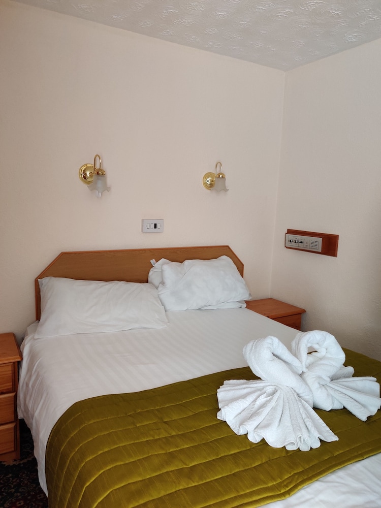 Inglewood Palm Hotel, Abbey Sands Torquay 5/32