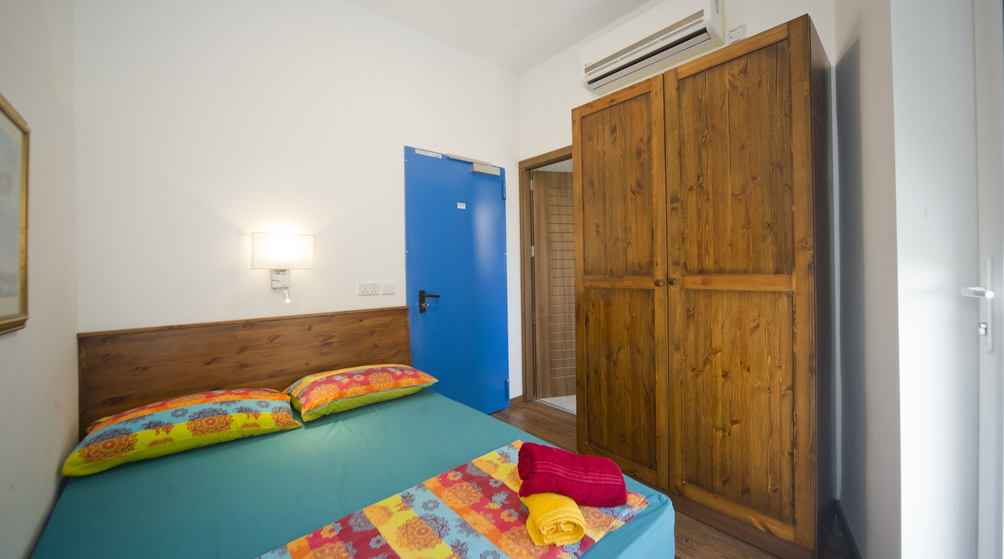 ROOM, QUEEN BED, PRIVATE BATHROOM