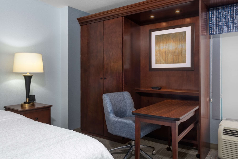 Hampton Inn Denver-International Airport 15/37