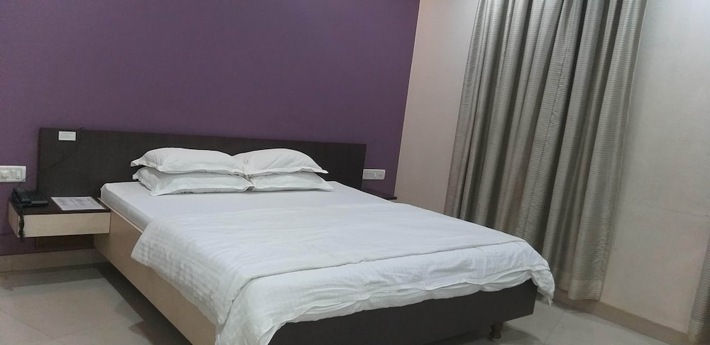 Pals Hotel 22/52