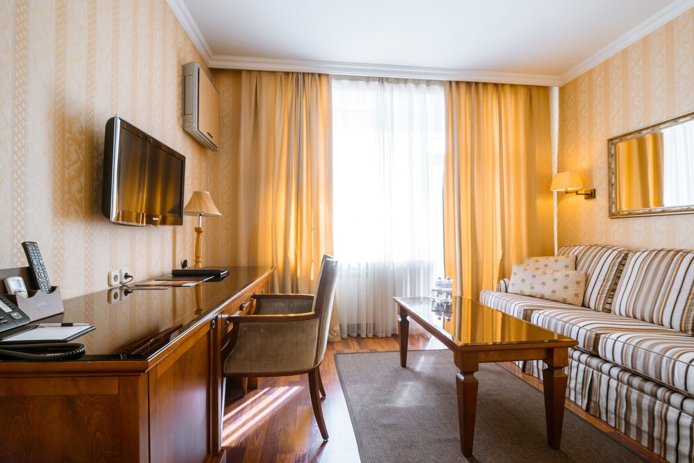 Cosmonaut Hotel 33/50