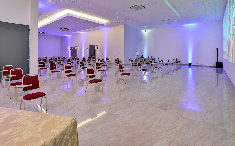 Porto Minas Hotel e Convencoes 41/71