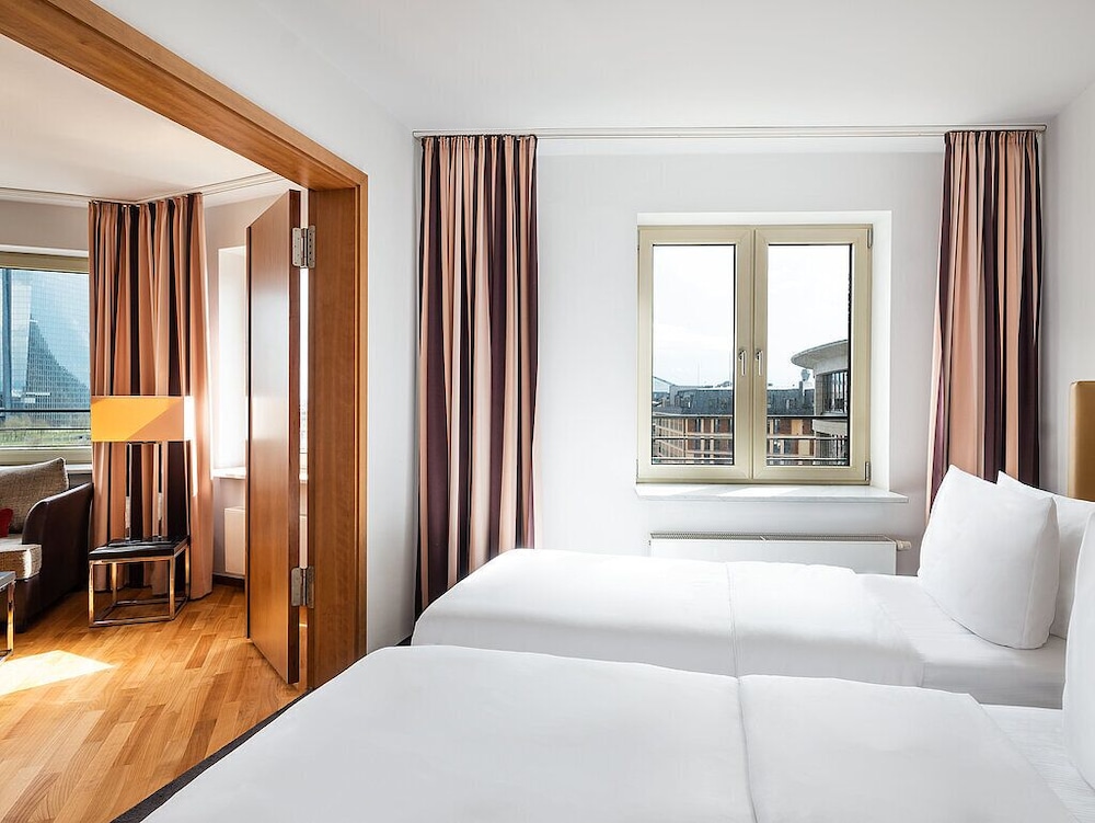 Classic, Suite, Queen Bed