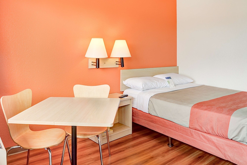Motel6 Portland, OR - Central 35/47