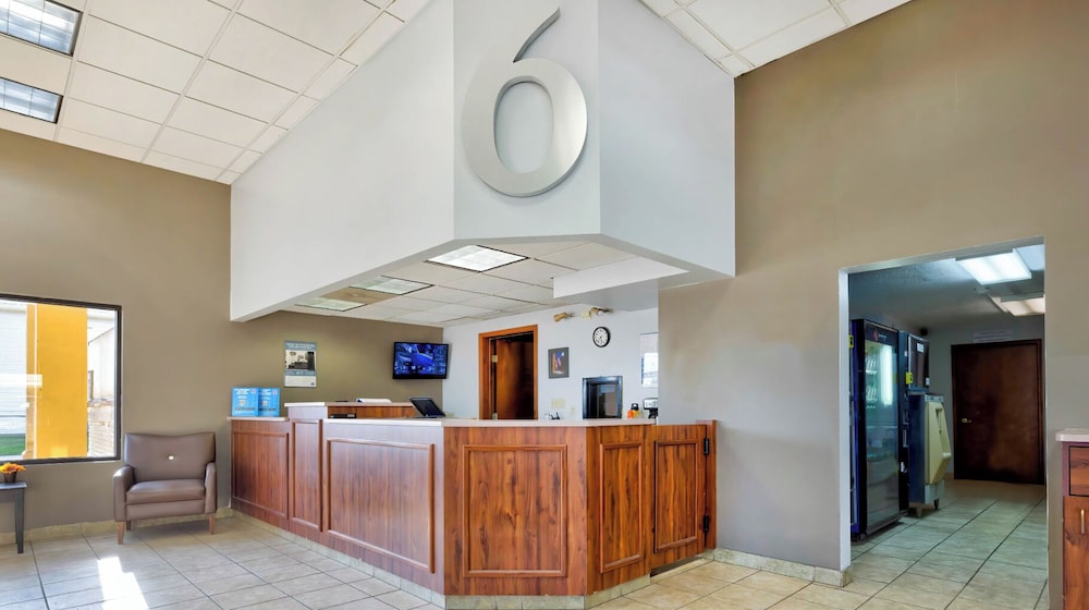 Studio6 Effingham, IL 7/38
