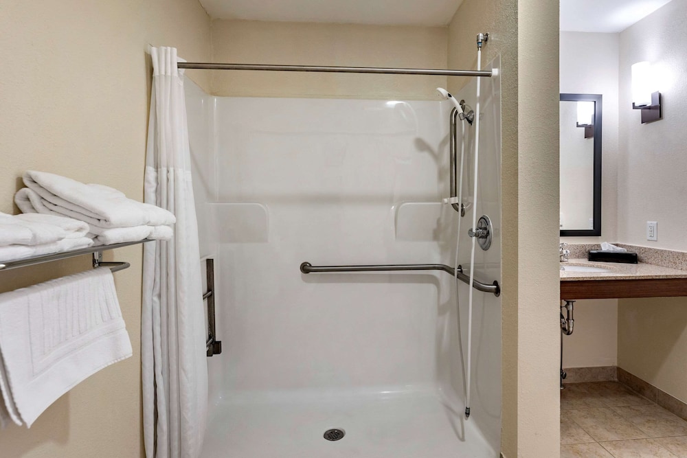 Comfort Inn & Suites Greenville I-70 8/34