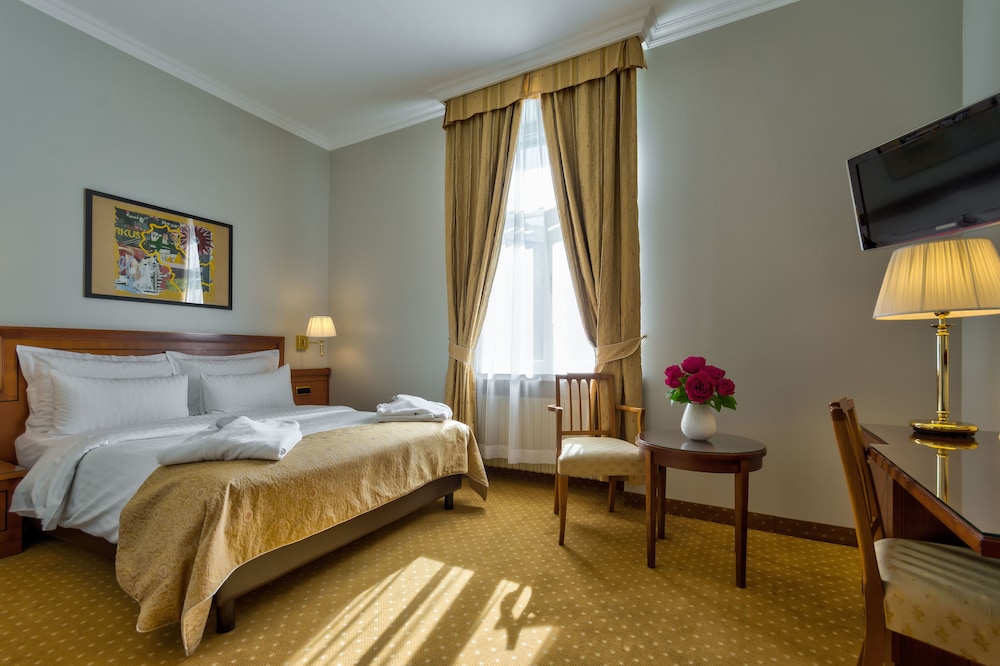 SUPERIOR, DOUBLE BED