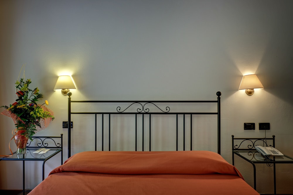 Leonardo Da Vinci Hotel 58/73