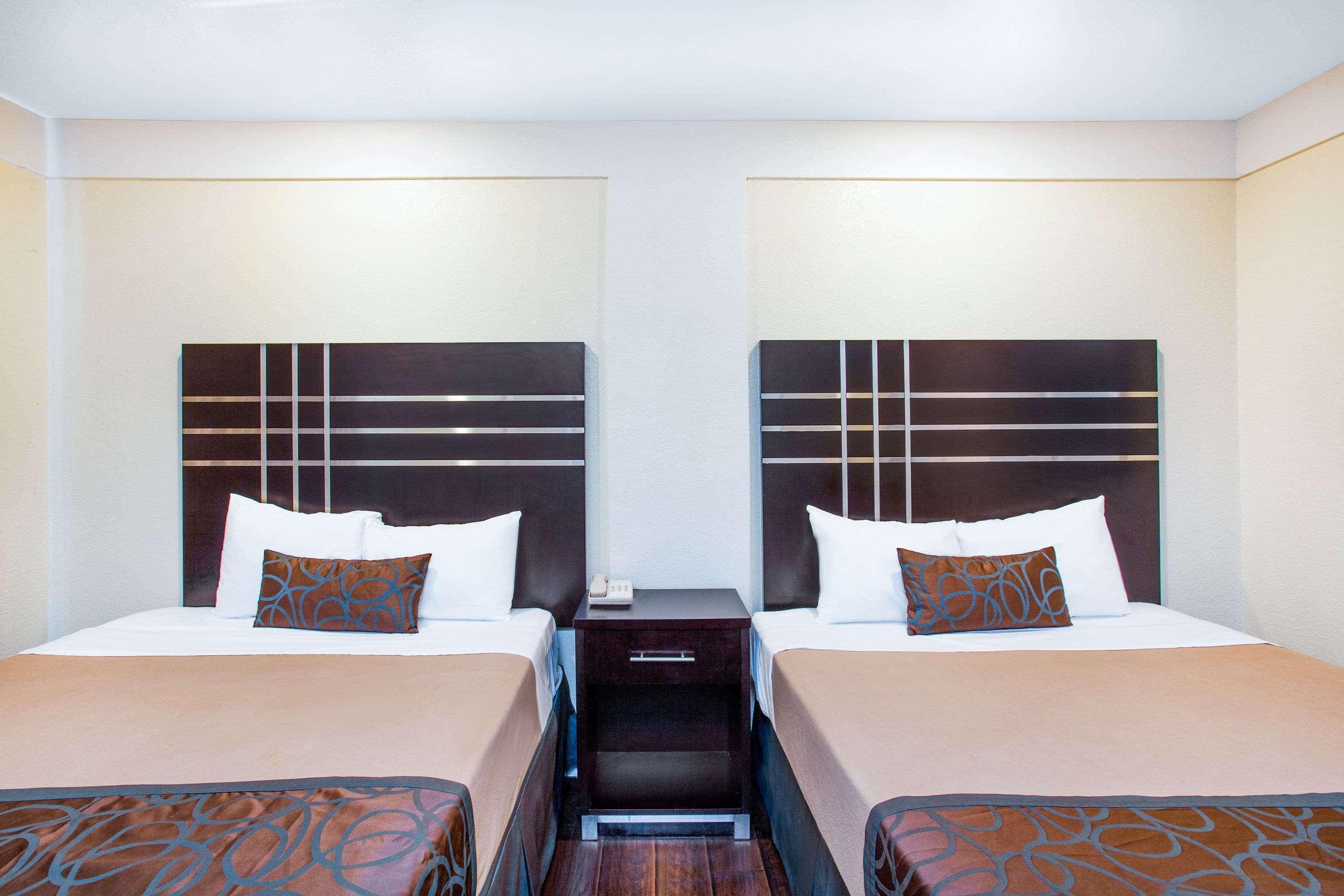 Travelodge By Wyndham Fresno Yosemite Area 8/13