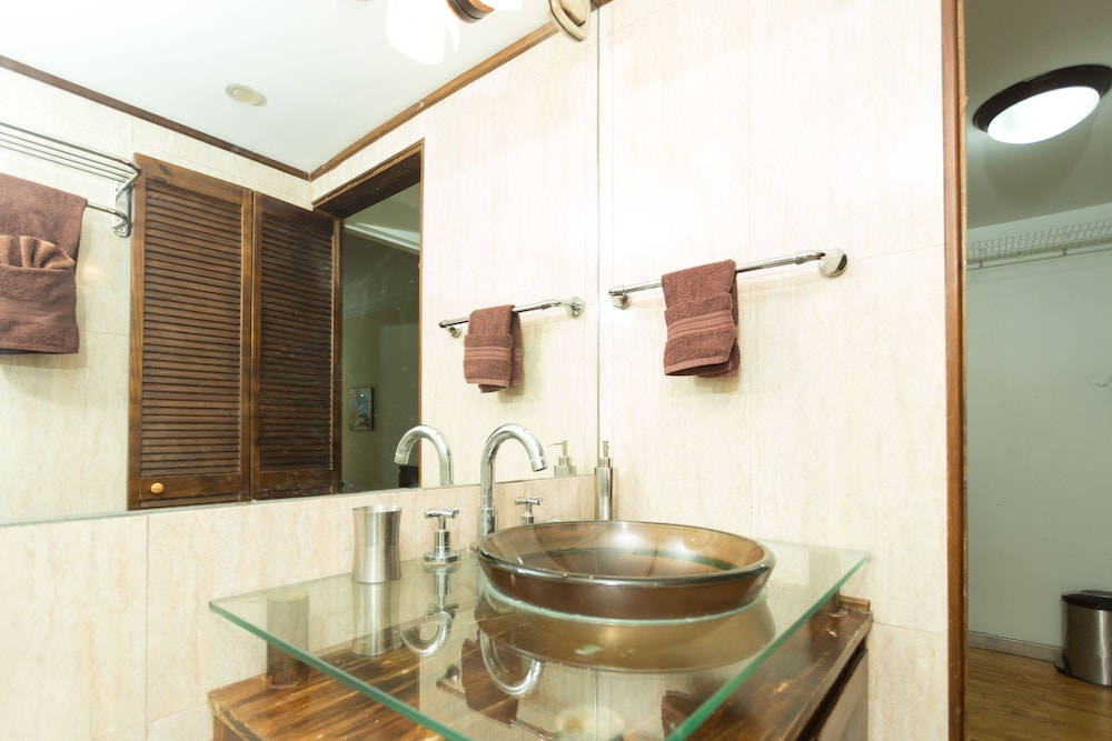 New Kingston Guest Apartments At Abbey 21/26
