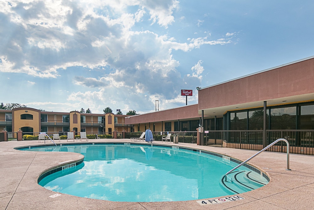 Red Roof Inn Forsyth 5/29