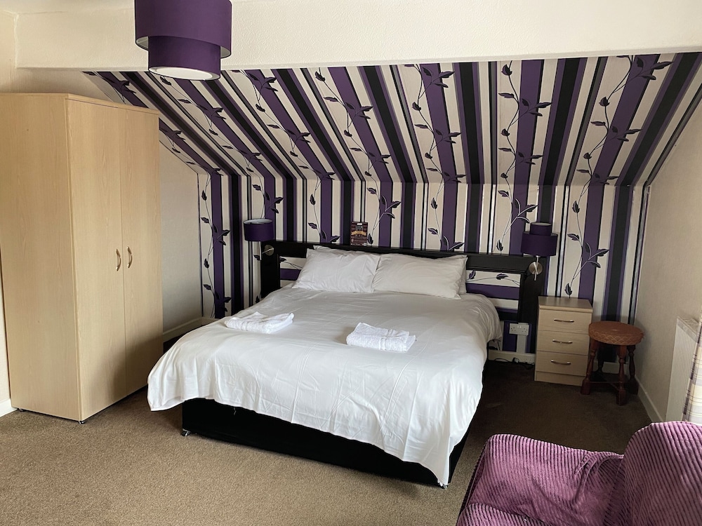 The Arncliffe Hotel 32/50