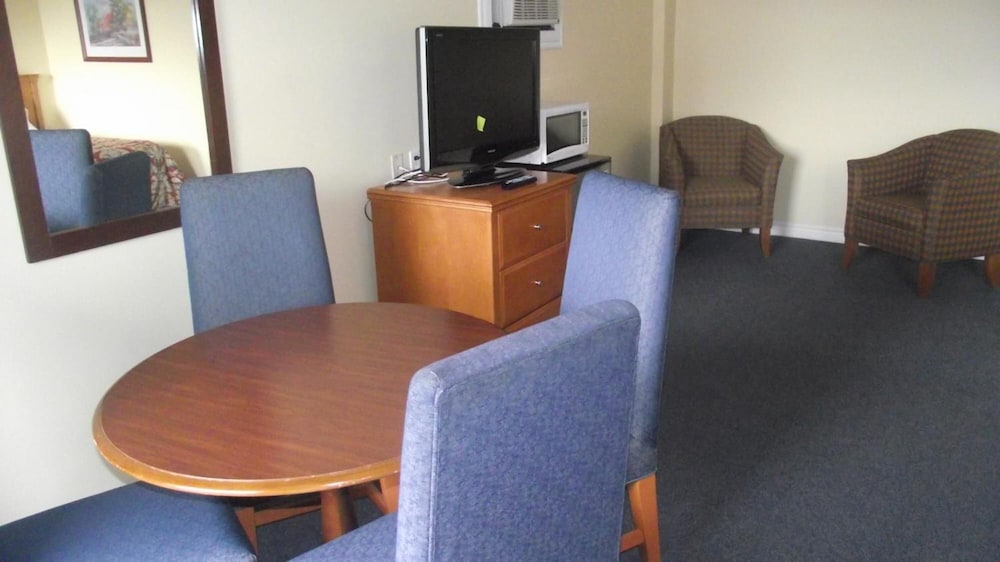 Empress Inn And Suites By the Falls 52/61